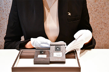 ダイヤモンドを選ぶ