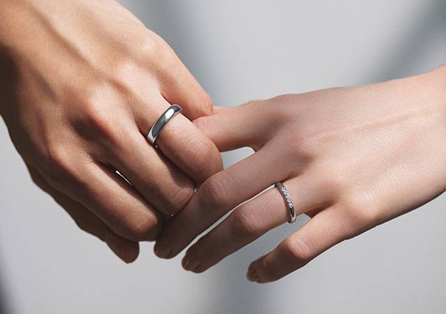 結婚指輪選びで迷いがちな疑問を解決｜カップルに人気の婚約指輪,結婚