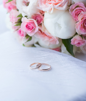 遠方から結婚式に来てくれるゲストに 負担すべき費用 とは カップルに人気の婚約指輪 結婚指輪はi Primo アイプリモ