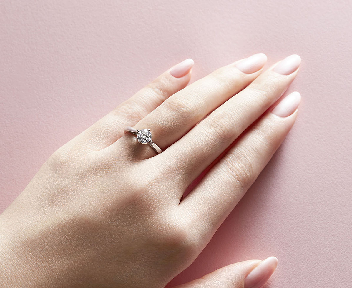 アンティアーレ｜婚約指輪（エンゲージリング）｜カップルに人気の婚約