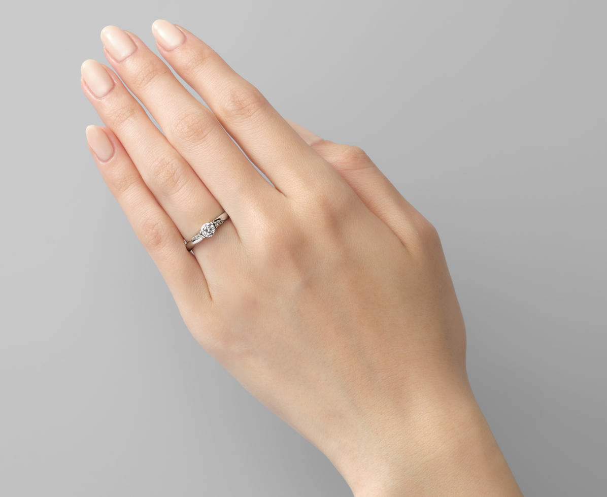 アクルクス｜婚約指輪（エンゲージリング）｜カップルに人気の婚約指輪
