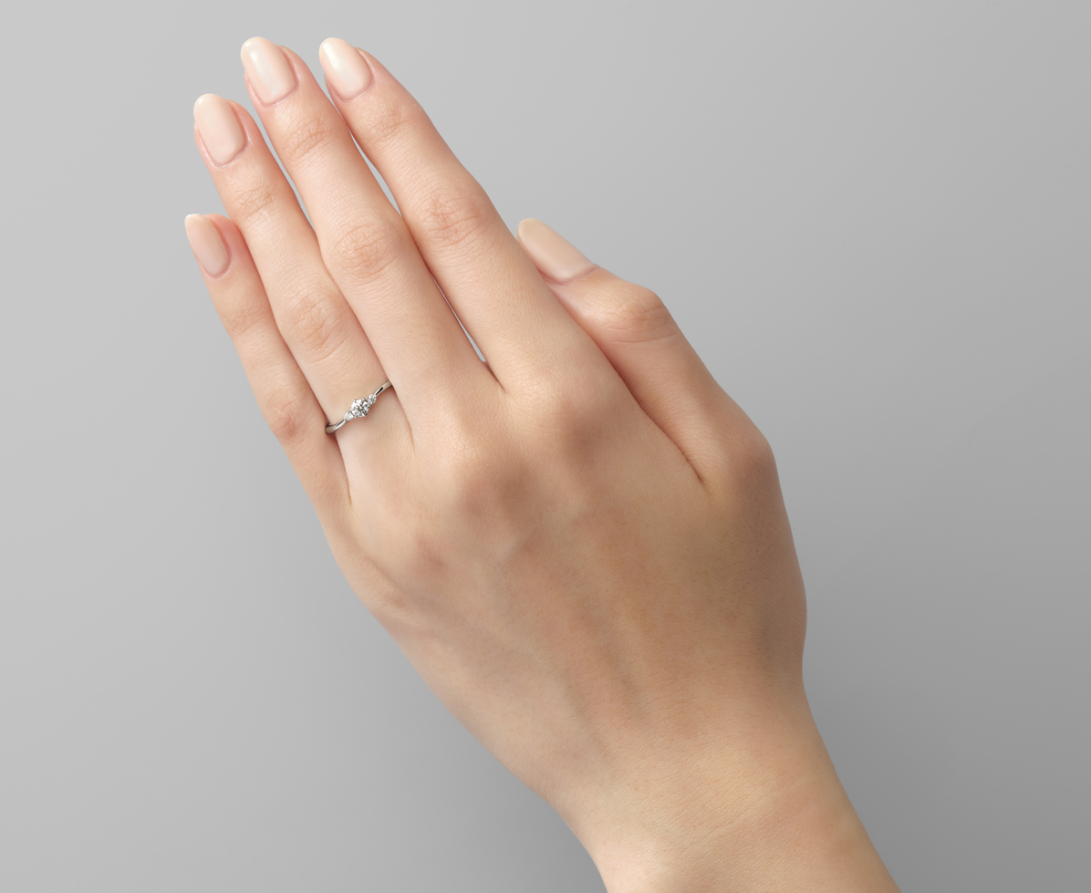 レディースおまけの指輪付き！アイプリモ　婚約指輪　希少なDカラー　ダイヤモンド