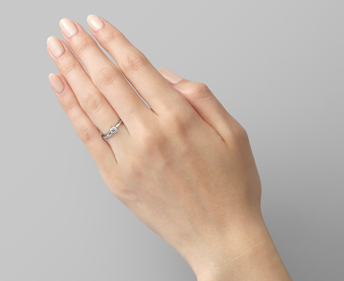 プラウ｜婚約指輪（エンゲージリング）｜カップルに人気の婚約指輪 