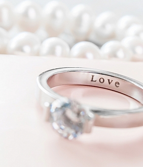 特別感やオリジナリティを出せる 婚約指輪 エンゲージリング に入れたい刻印アイデア 婚約指輪 結婚指輪のi Primo アイプリモ